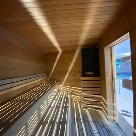 Hanza Tower Sky-23 Jacuzzi & Pool & Sauna